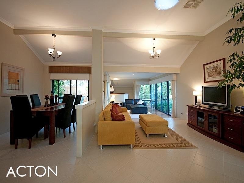 2 Graton Loop, Iluka WA 6028