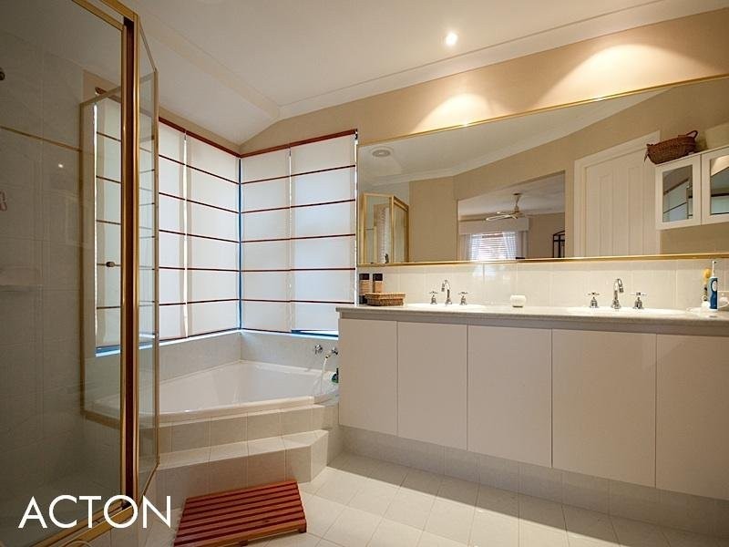 2 Graton Loop, Iluka WA 6028