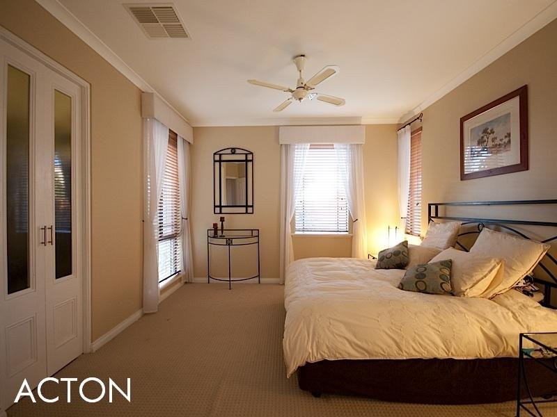 2 Graton Loop, Iluka WA 6028