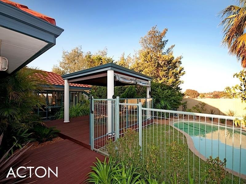 2 Graton Loop, Iluka WA 6028