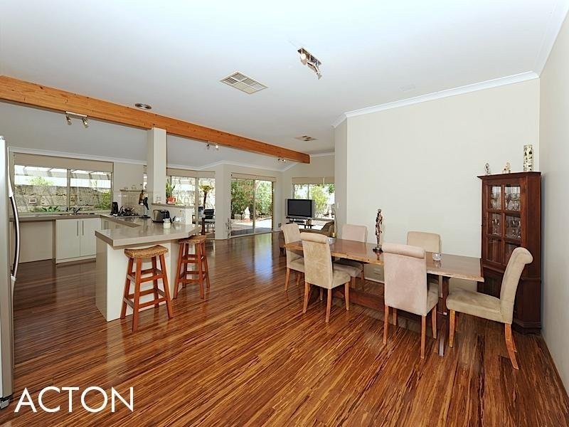 8 Topanga Pass, Iluka WA 6028