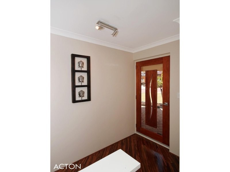 8 Topanga Pass, Iluka WA 6028