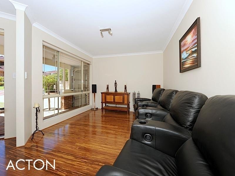 8 Topanga Pass, Iluka WA 6028