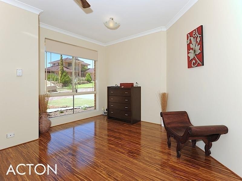 8 Topanga Pass, Iluka WA 6028