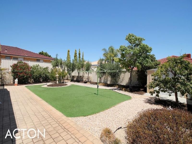 8 Topanga Pass, Iluka WA 6028