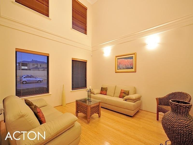 42 Romano Crescent, Iluka WA 6028