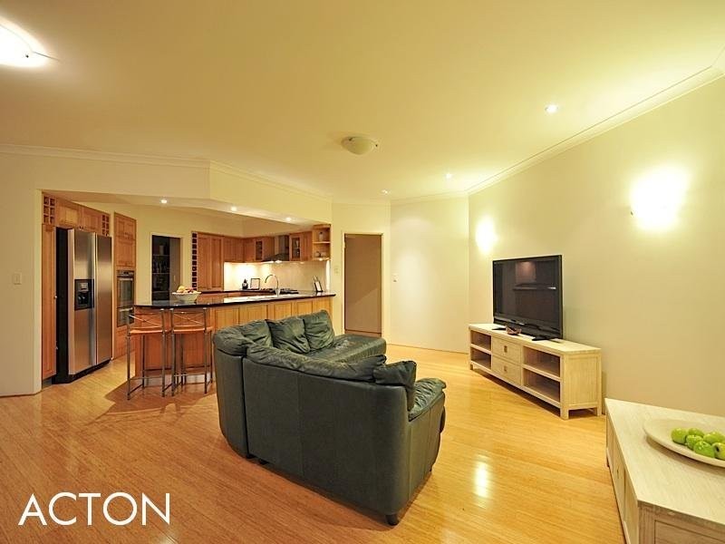 42 Romano Crescent, Iluka WA 6028