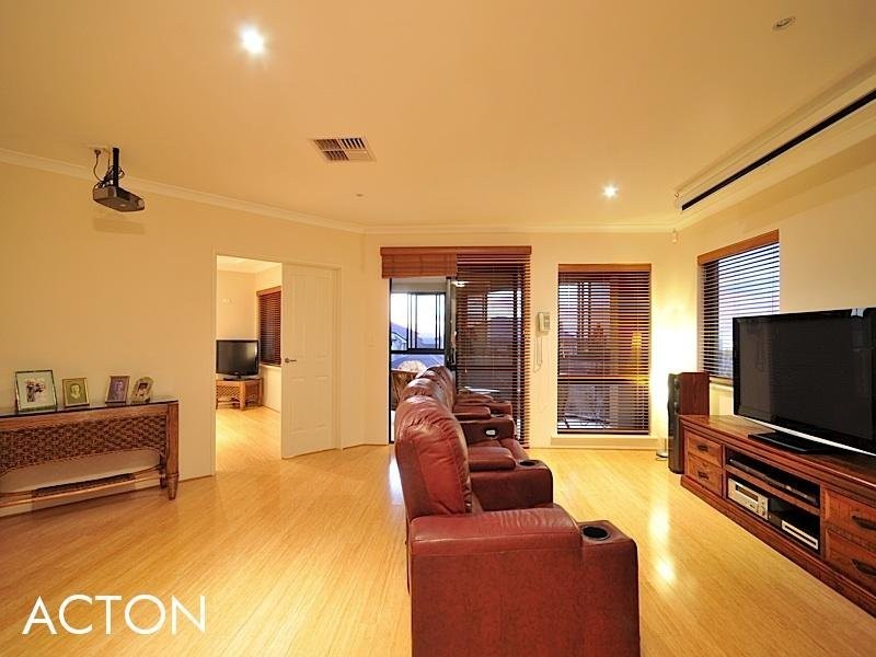 42 Romano Crescent, Iluka WA 6028