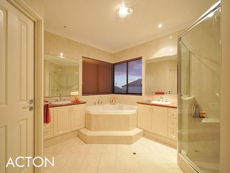 42 Romano Crescent, Iluka WA 6028