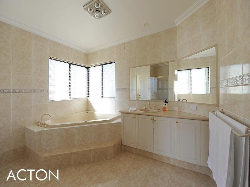 B/22 Stockdale Crescent, Wembley Downs WA 6019