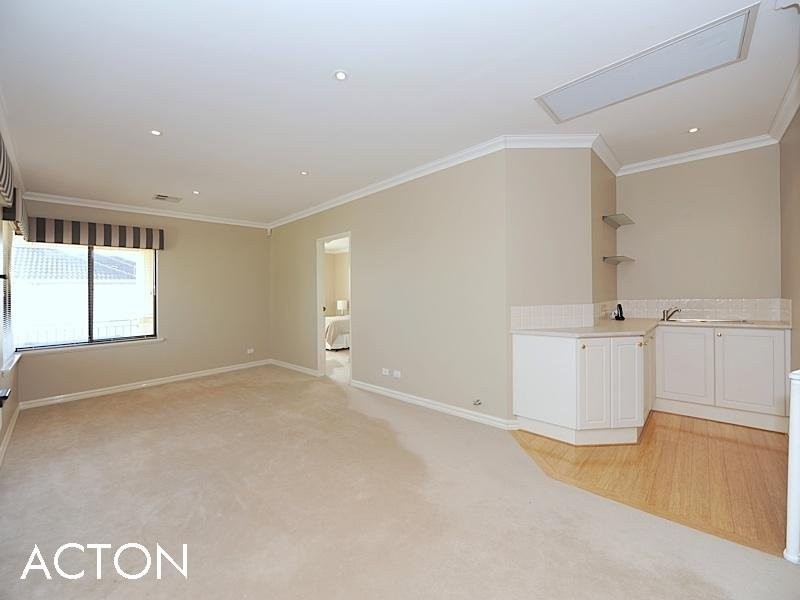 B/22 Stockdale Crescent, Wembley Downs WA 6019