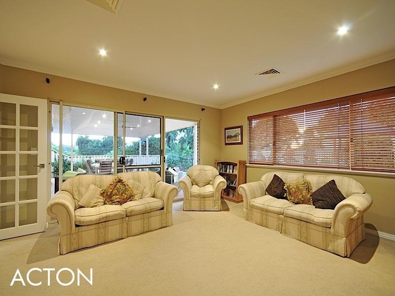 9 Morden Street, Wembley Downs WA 6019