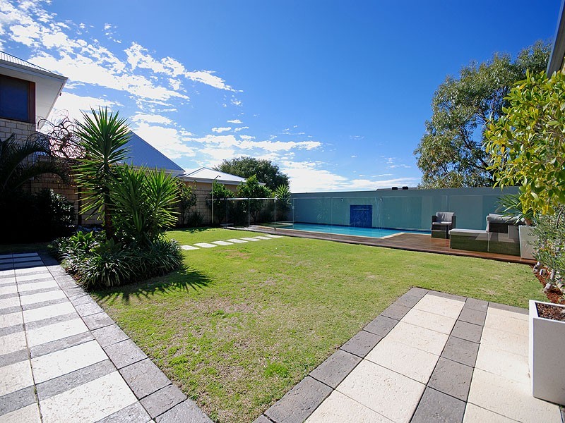 23 Kinkuna Way, City Beach WA 6015