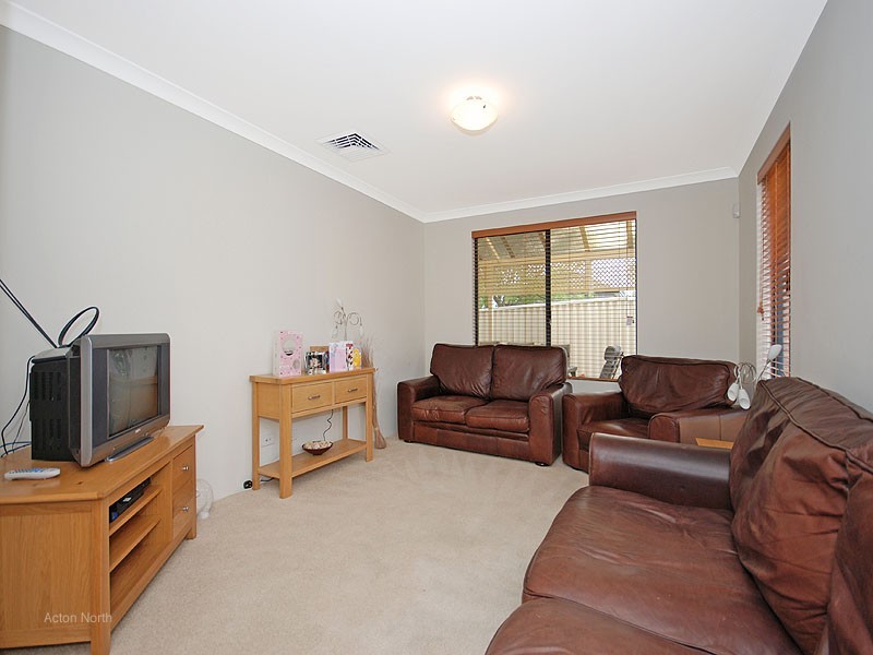20A Taunton way, Karrinyup WA 6018