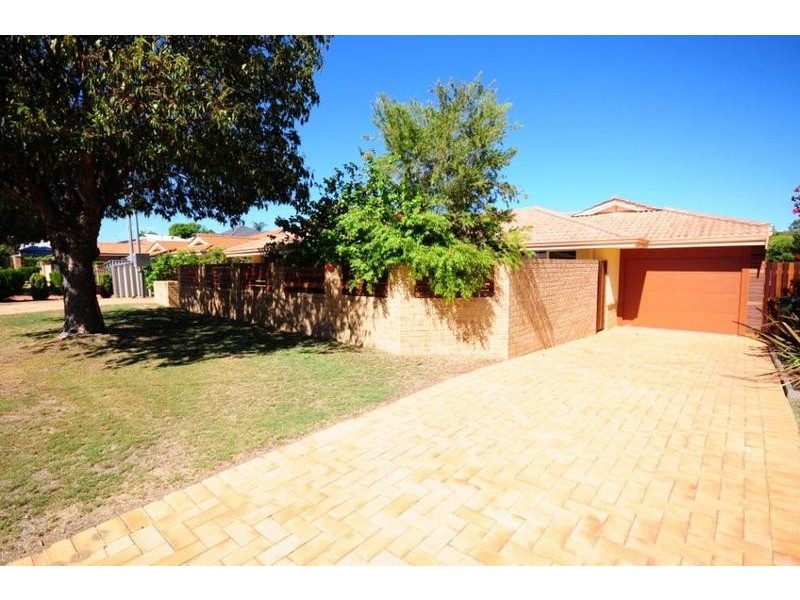 1/17 Eden Street, Innaloo WA 6018