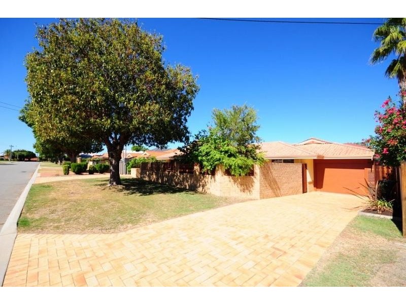 1/17 Eden Street, Innaloo WA 6018