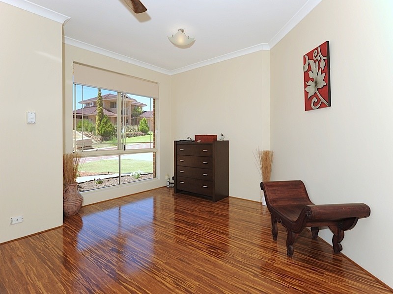 8 Topanga Pass, Iluka WA 6028