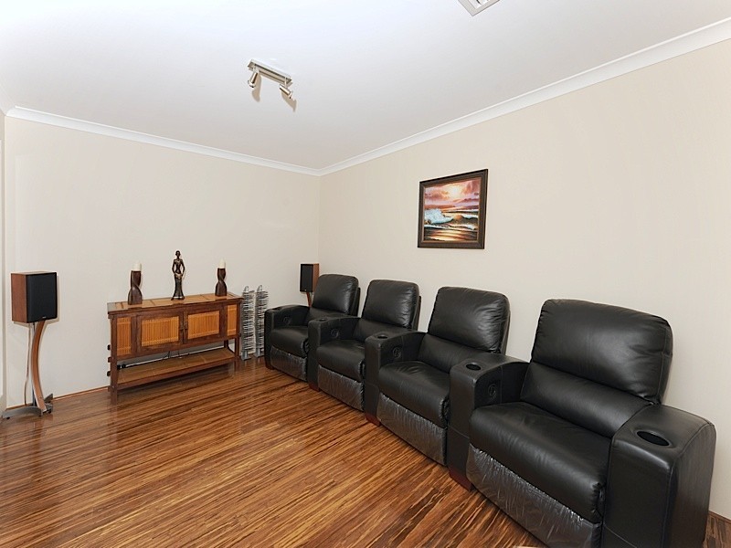 8 Topanga Pass, Iluka WA 6028