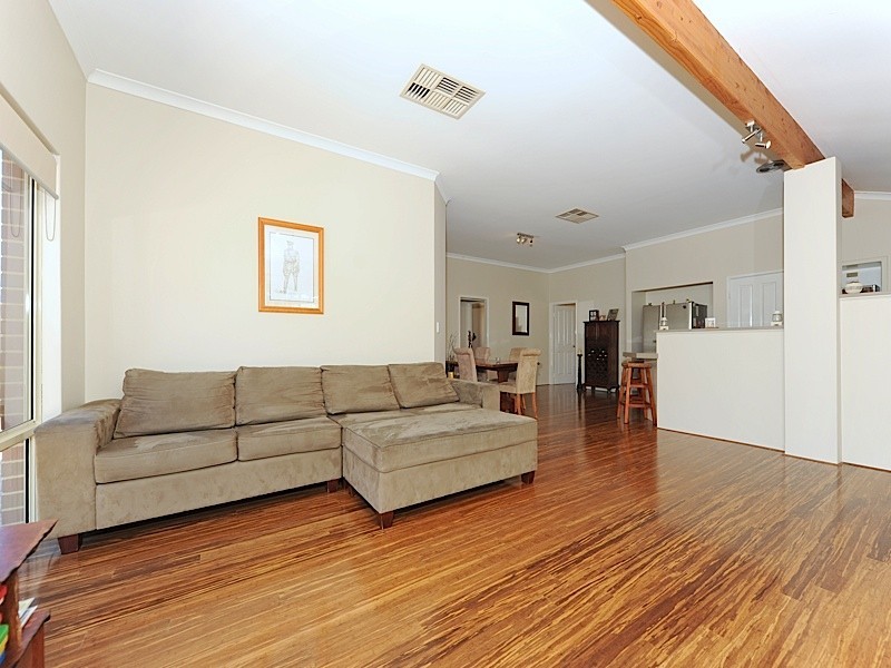 8 Topanga Pass, Iluka WA 6028