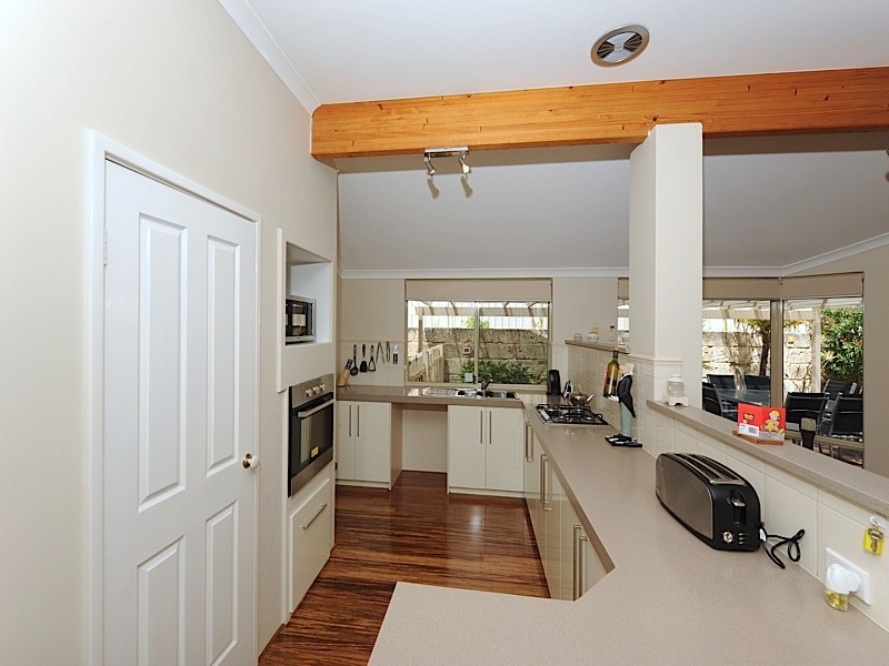 8 Topanga Pass, Iluka WA 6028