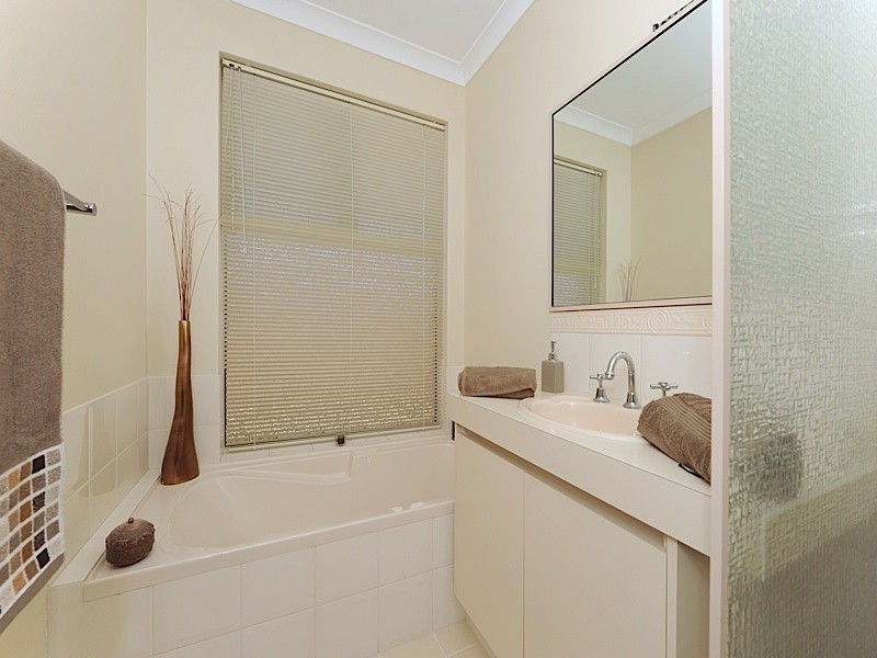 8 Topanga Pass, Iluka WA 6028