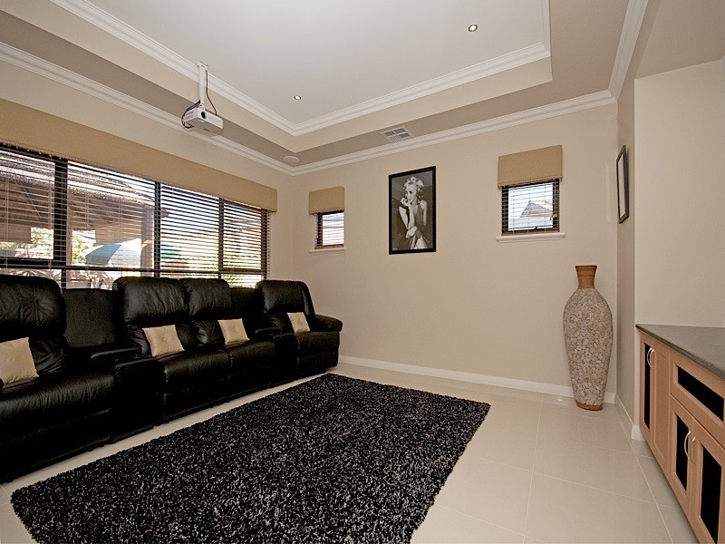 3 Jobson Mews, Iluka WA 6028
