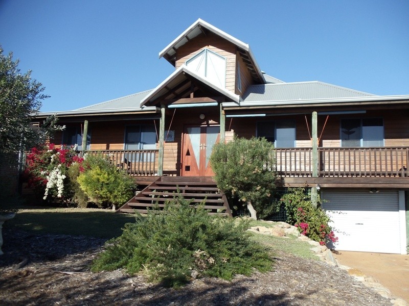 24 Leichhardt Drive, Two Rocks WA 6037