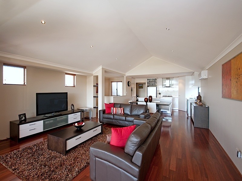 A/13 Mccoy Street, Melville WA 6156