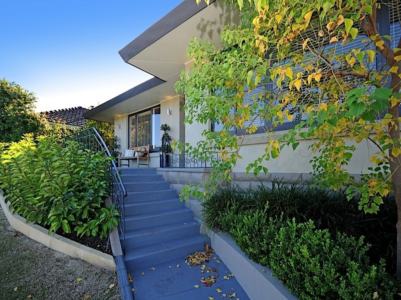 22 Glengariff Drive, Floreat WA 6014
