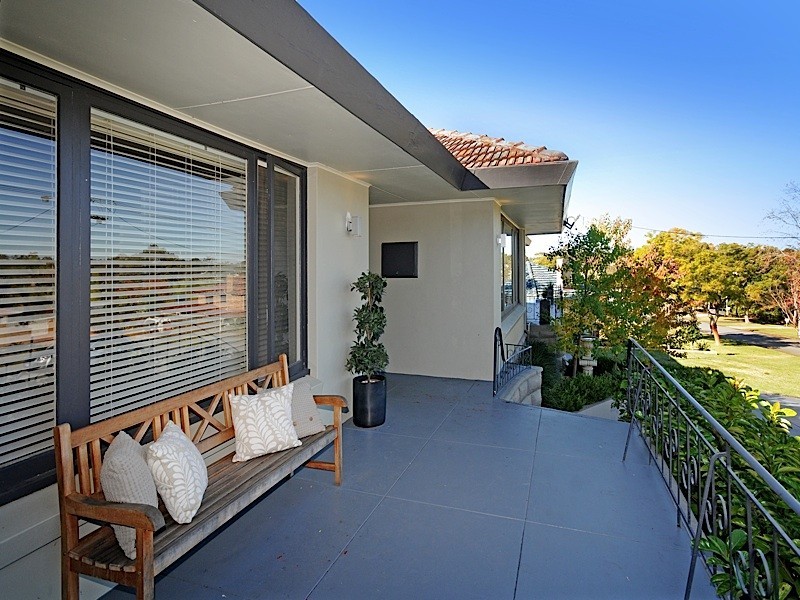 22 Glengariff Drive, Floreat WA 6014