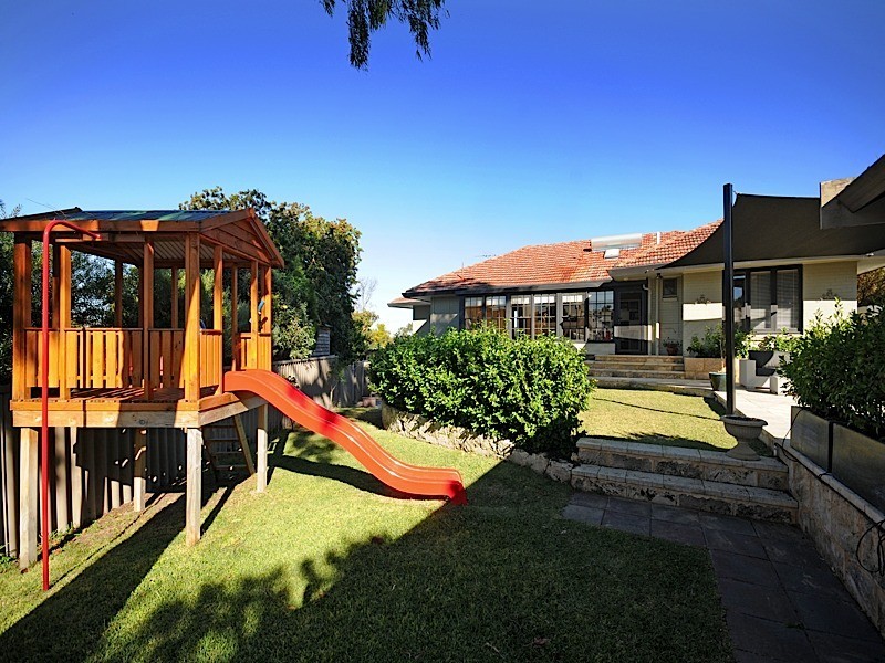 22 Glengariff Drive, Floreat WA 6014