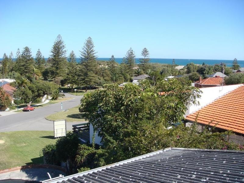 28 Kingsland Avenue, City Beach WA 6015