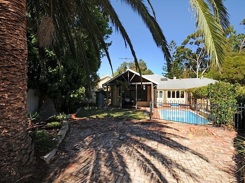 8 Grasby Street, Floreat WA 6014