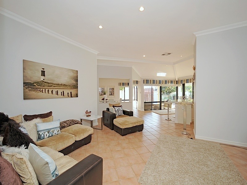 35 Quincy Loop, Iluka WA 6028