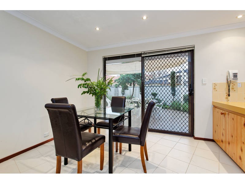 3/8 Macrae Road, Applecross WA 6153