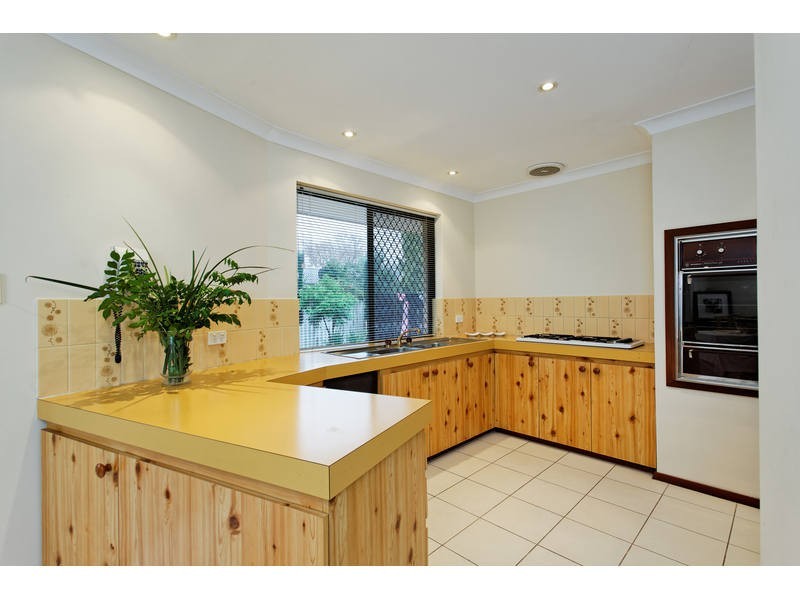 3/8 Macrae Road, Applecross WA 6153