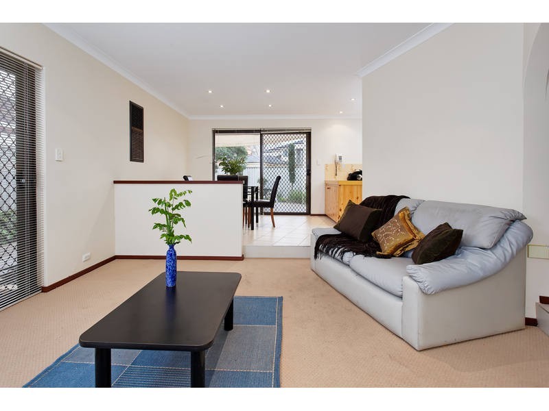 3/8 Macrae Road, Applecross WA 6153