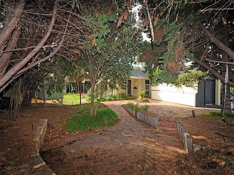 137 Milverton Ave, Karrinyup WA 6018