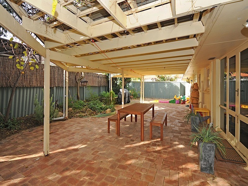 137 Milverton Ave, Karrinyup WA 6018