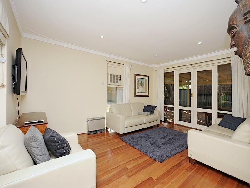 137 Milverton Ave, Karrinyup WA 6018