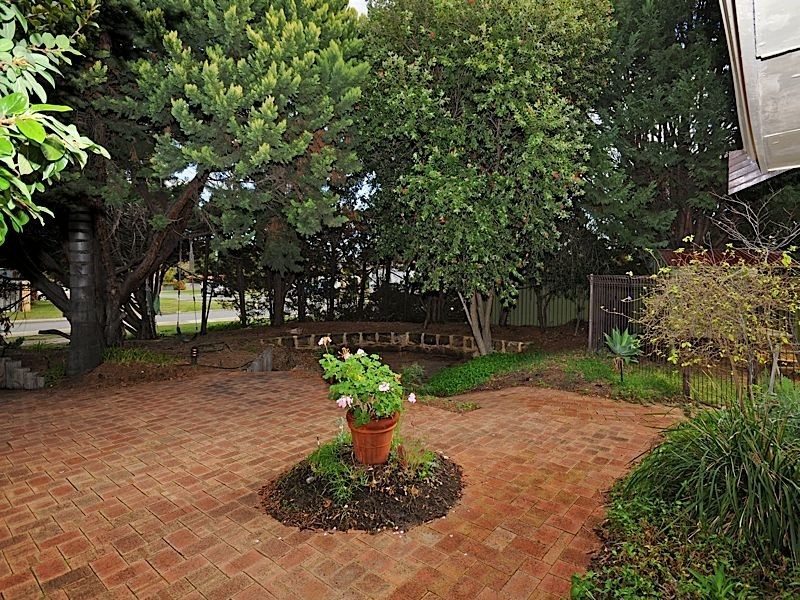 137 Milverton Ave, Karrinyup WA 6018