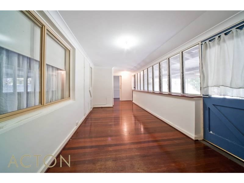 29 Salisbury Street, St James WA 6102