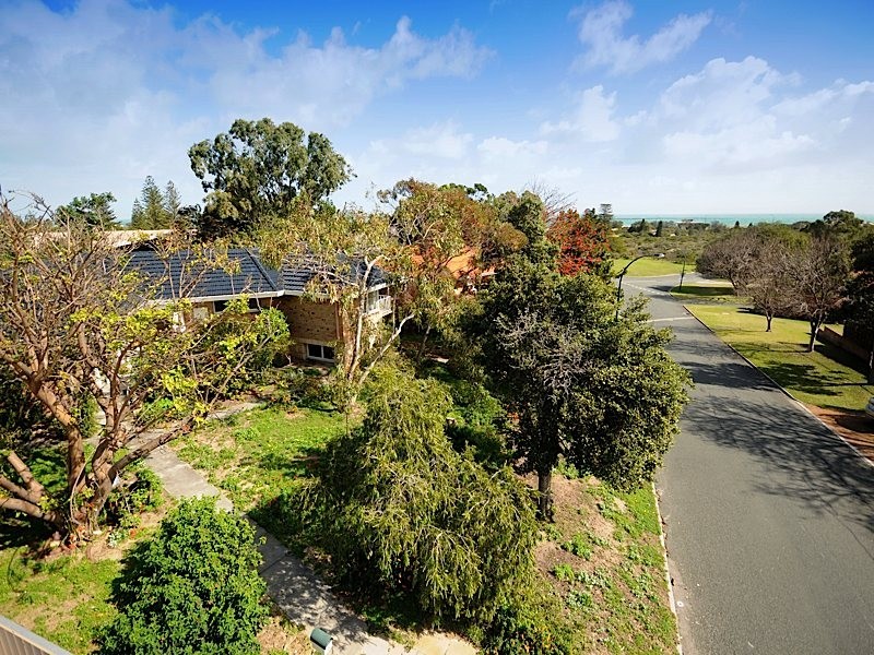 9 Lowanna Way, City Beach WA 6015