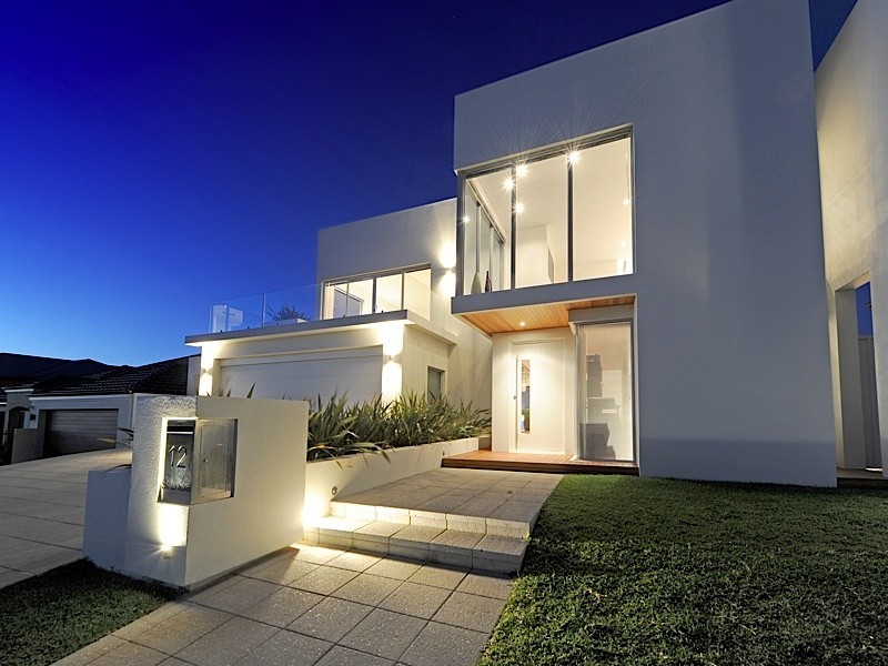 12 St Lucia Road, Iluka WA 6028