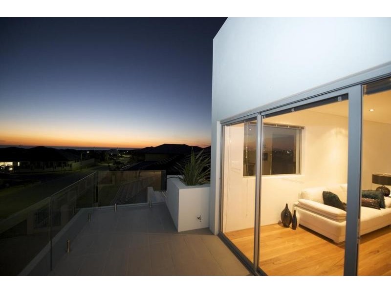 12 St Lucia Road, Iluka WA 6028