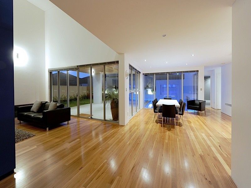 12 St Lucia Road, Iluka WA 6028