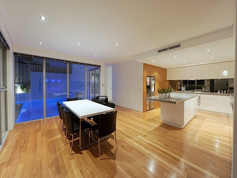 12 St Lucia Road, Iluka WA 6028