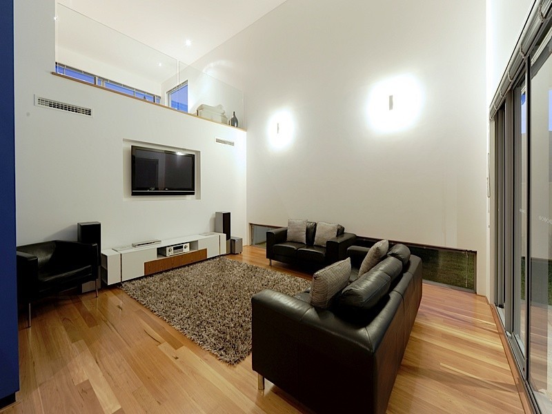 12 St Lucia Road, Iluka WA 6028