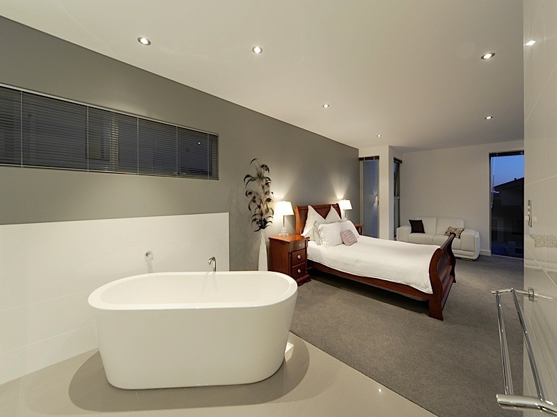 12 St Lucia Road, Iluka WA 6028