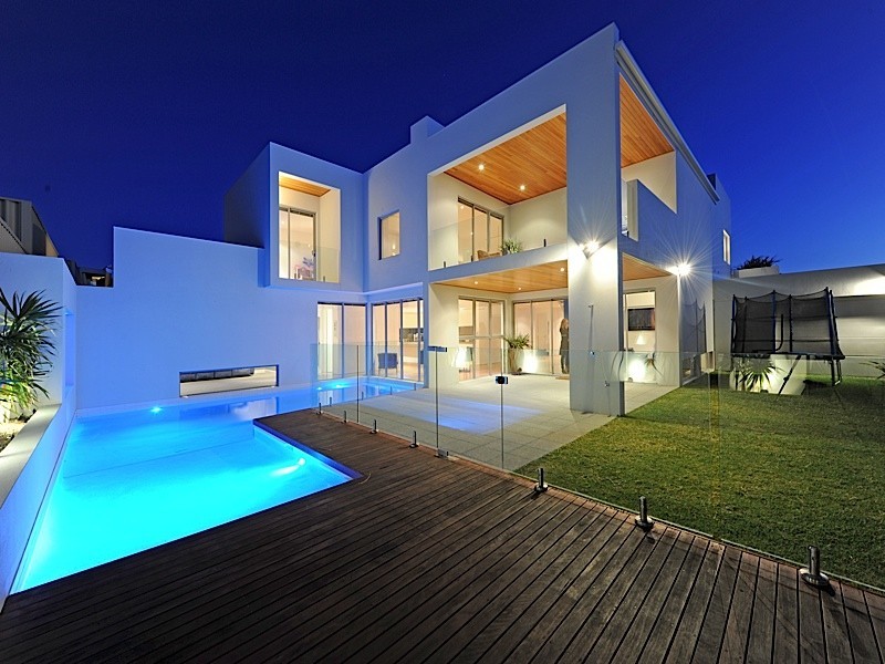 12 St Lucia Road, Iluka WA 6028